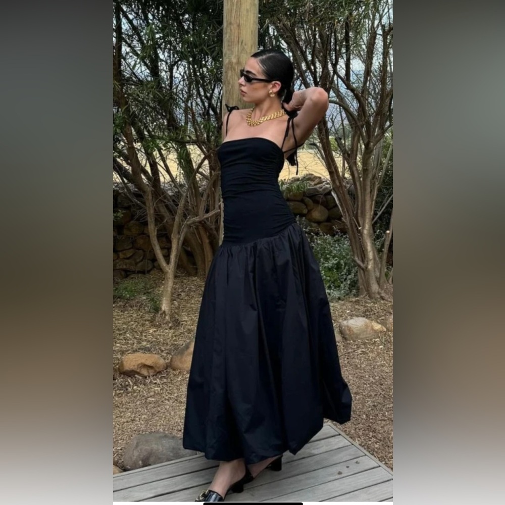 BNWT Amy Lynn Puffball Dress in Black